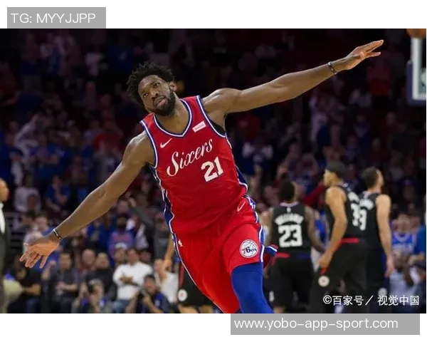 克拉克斯顿半场表现惊艳6投5中贡献12分2篮板2助攻1抢断2盖帽助球队领先 克拉克斯顿半场表现惊艳6投5中贡献12分2篮板2助攻1抢断2盖帽助球队领先