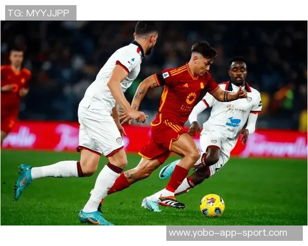 万名那不勒斯球迷现场助威罗马警方面临巨大安保压力 万名那不勒斯球迷现场助威罗马警方面临巨大安保压力