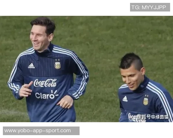 扎霍球迷向球场投掷毛绒玩具捐赠患病儿童荣获FIFA球迷奖